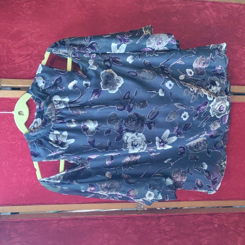 Design Lab Navy Blue Cold Shoulder Flutter Sleeve… - image 1